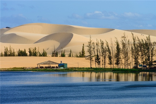Xúc tiến đầu tư Bình Thuận 2019: Kỳ vọng vào sự bứt phá về hạ tầng và các dự án du lịch cao cấp, khu đô thị ven biển.